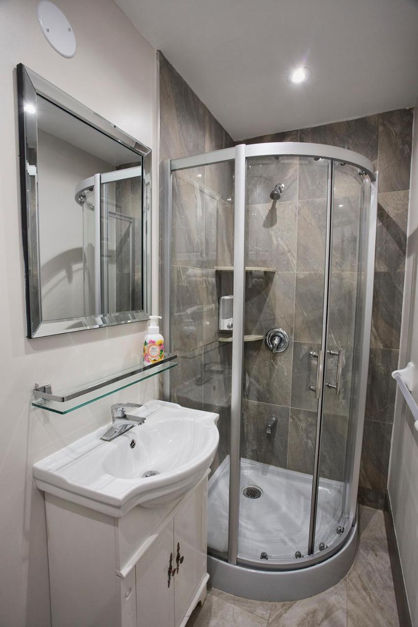 Toronto Rooms And Suites מראה חיצוני תמונה